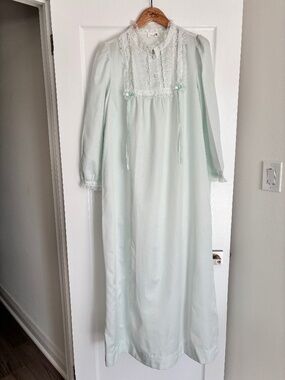 Clasilk Vintage Victorian Style Long Sleeve Nightgown Women’s Size Medium